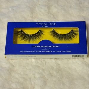 ***READ*** Tresluce Illusion Premium Eyelashes